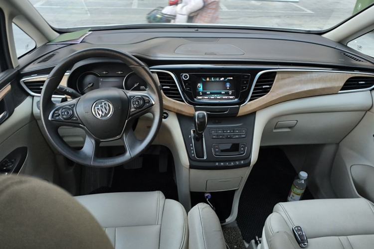 Used Buick GL8 2017 ES 28T Comfort Model China V Standard Center Console