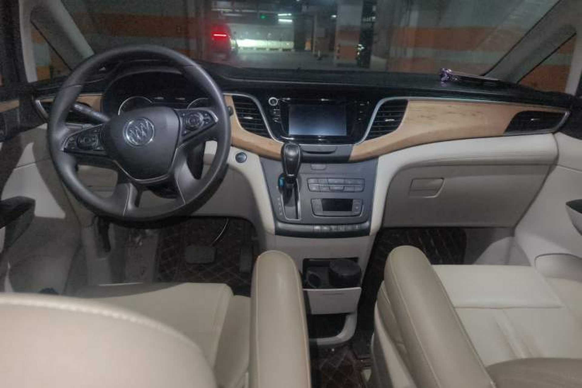 Used Buick GL8 2017 ES 28T Comfort Model China V Standard Center Console