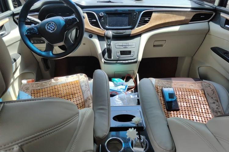 Used Buick GL8 2017 ES 28T Comfort Model China V Standard Center Console