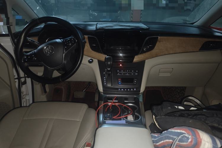Used Buick GL8 2017 ES 28T Comfort Model China V Standard Center Console