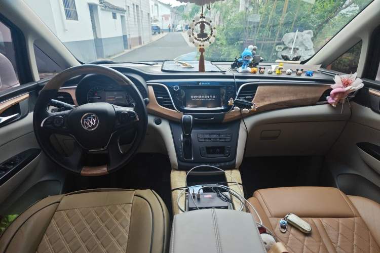 Used Buick GL8 2017 ES 28T Comfort Model China V Standard Center Console