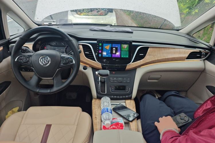 Used Buick GL8 2017 ES 28T Comfort Model China V Standard Center Console