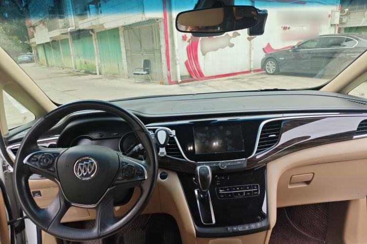 Used Buick GL8 2017 ES 28T Luxury Model China V Standard Center Console