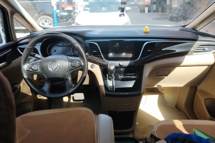 Used Buick GL8 2017 ES 28T Luxury Model China V Standard Center Console