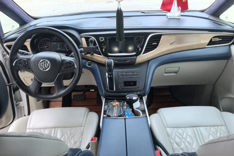 Used Buick GL8 2017 ES 28T Comfort Model China V Standard Center Console