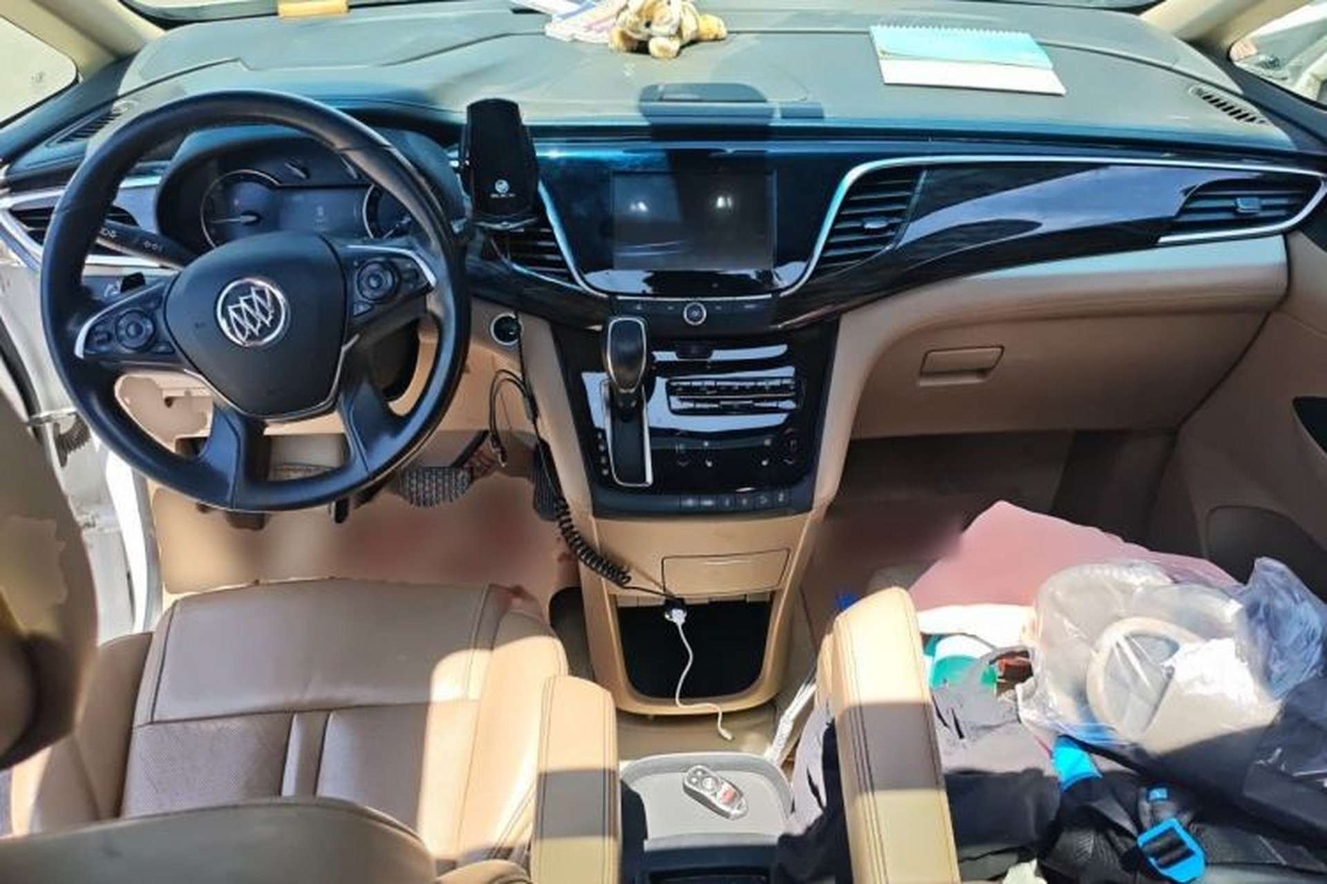 Used Buick GL8 2017 ES 28T Luxury Model China V Standard Center Console