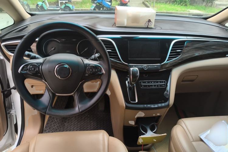Used Buick GL8 2017 ES 28T Luxury Model China V Standard Center Console