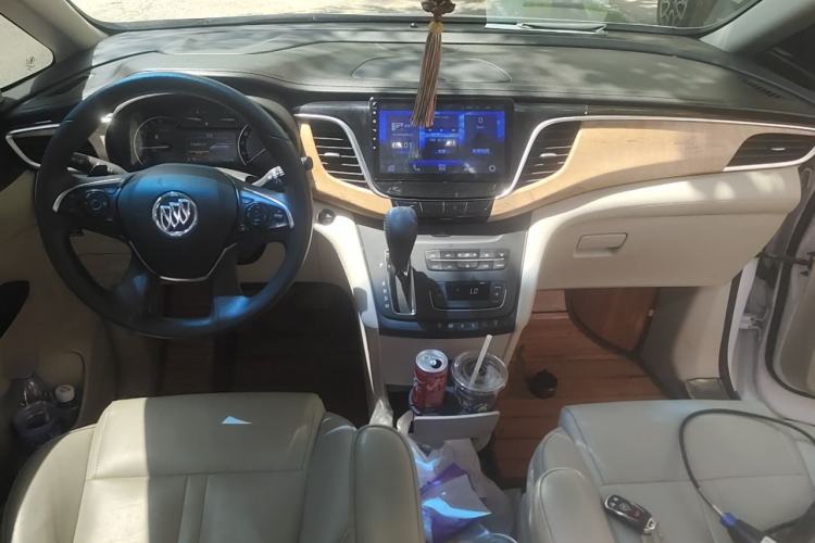 Used Buick GL8 2017 ES 28T Comfort Model China V Standard Center Console