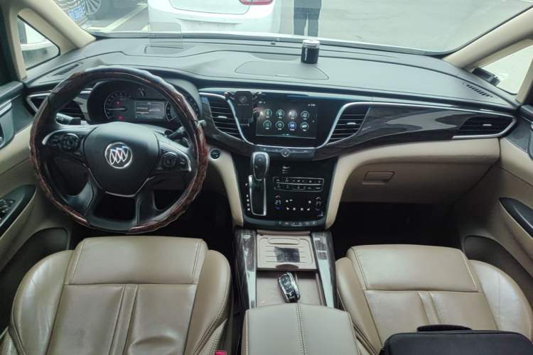 Used Buick GL8 2017 ES 28T Flagship Model China V Standard Center Console