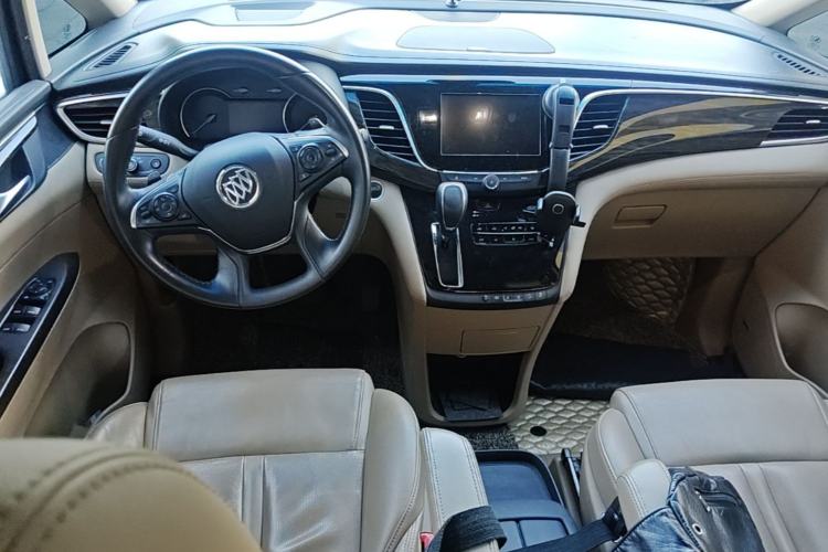 Used Buick GL8 2017 ES 28T Flagship Model China V Standard Center Console