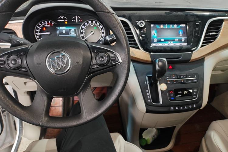 Used Buick GL8 2017 ES 28T Comfort Model China V Standard Center Console