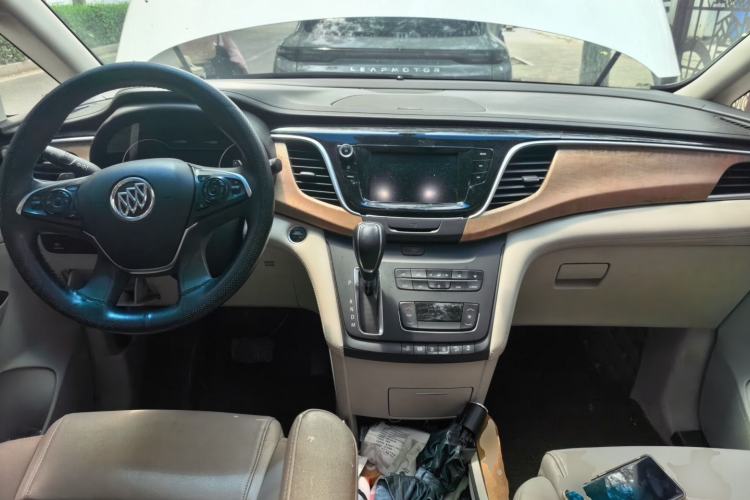 Used Buick GL8 2017 ES 28T Comfort Model China V Standard Center Console