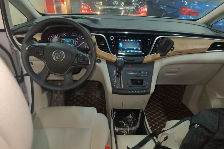 Used Buick GL8 2017 ES 28T Comfort Model China V Standard Center Console