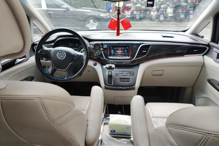 Used Buick GL8 2017 ES 28T Comfort Model China V Standard Center Console