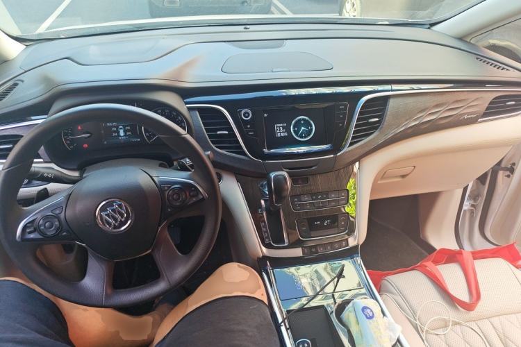 Used Buick GL8 2017 ES 28T Comfort Model China V Standard Center Console