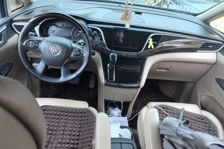 Used Buick GL8 2017 ES 28T Luxury Model China V Standard Center Console