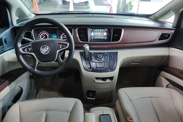 Used Buick GL8 2017 25S Luxury Version China V Standard Center Console