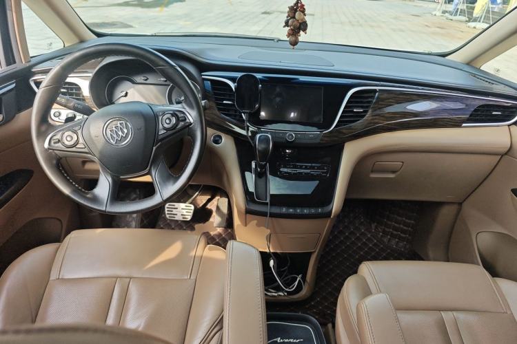 Used Buick GL8 2017 ES 28T Luxury Model China V Standard Center Console