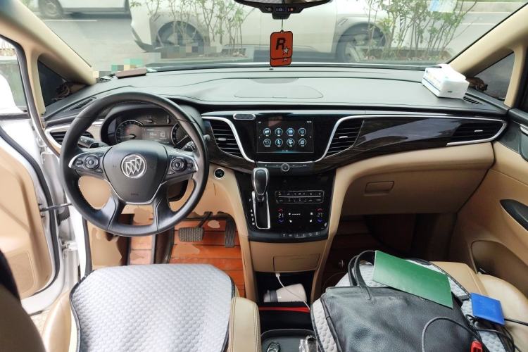 Used Buick GL8 2017 ES 28T Luxury Model China V Standard Center Console