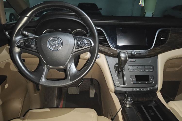Used Buick GL8 2017 ES 28T Premium Version China V Standard Center Console