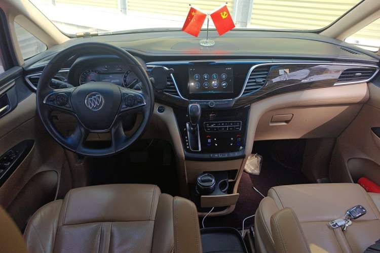 Used Buick GL8 2017 ES 28T Luxury Model China V Standard Center Console