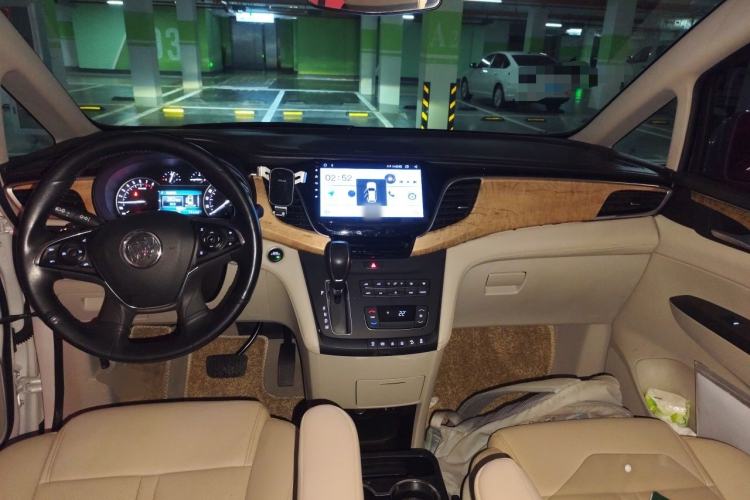Used Buick GL8 2017 ES 28T Comfort Model China V Standard Center Console
