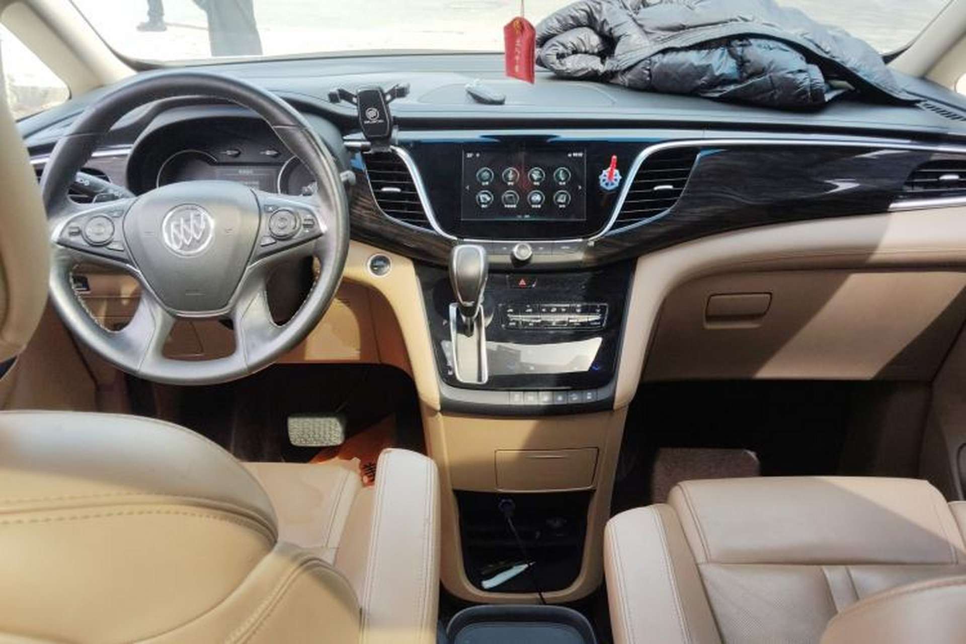 Used Buick GL8 2017 ES 28T Luxury Model China V Standard Center Console
