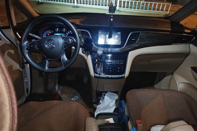 Used Buick GL8 2017 ES 28T Luxury Model China V Standard Center Console