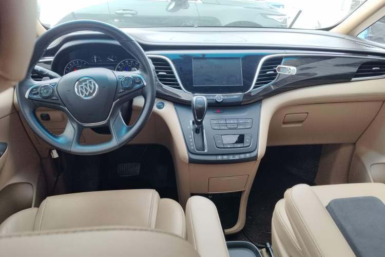 Used Buick GL8 2017 ES 28T Premium Version China V Standard Center Console