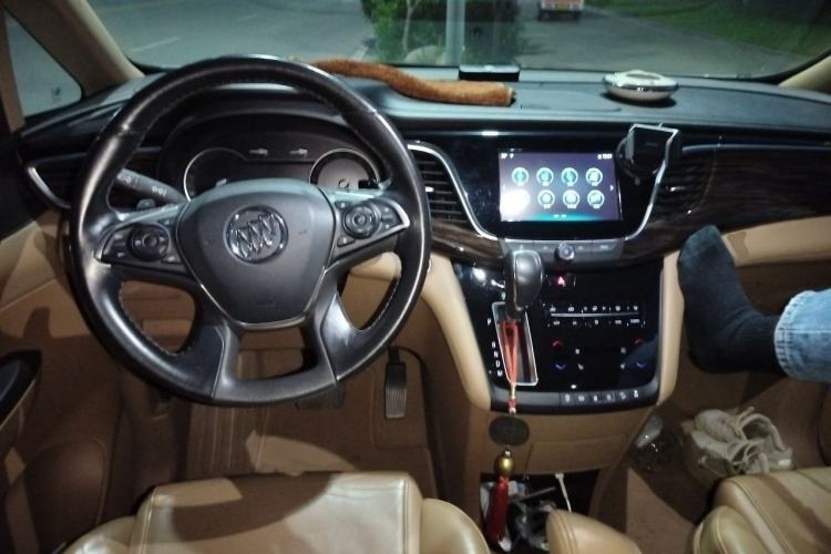 Used Buick GL8 2017 ES 28T Luxury Model China V Standard Center Console