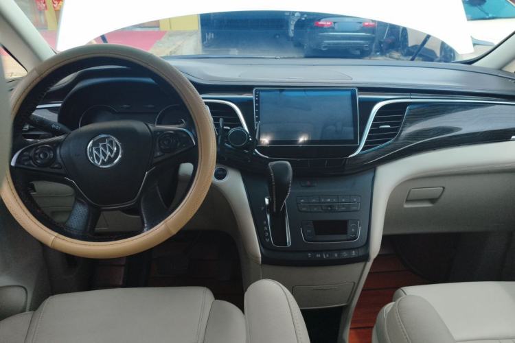 Used Buick GL8 2017 ES 28T Comfort Model China V Standard Center Console