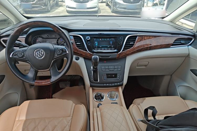 Used Buick GL8 2017 ES 28T Comfort Model China V Standard Center Console