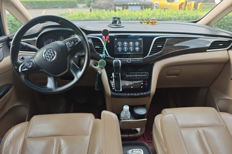 Used Buick GL8 2017 ES 28T Luxury Model China V Standard Center Console