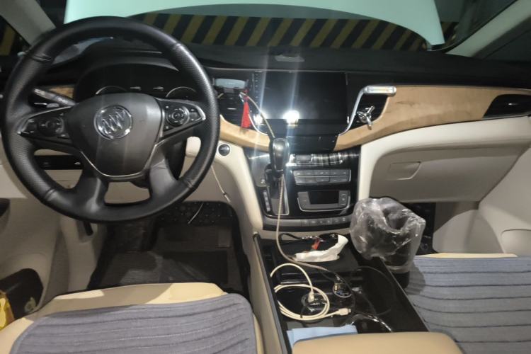 Used Buick GL8 2017 ES 28T Comfort Model China V Standard Center Console