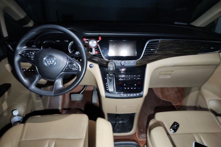 Used Buick GL8 2017 ES 28T Flagship Model China V Standard Center Console