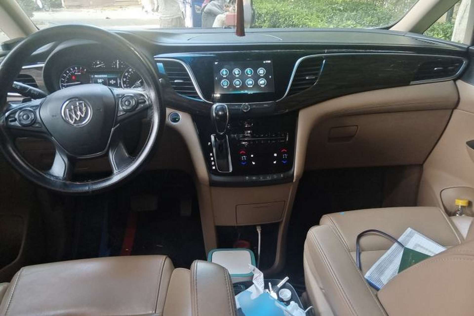 Used Buick GL8 2017 ES 28T Luxury Model China V Standard Center Console