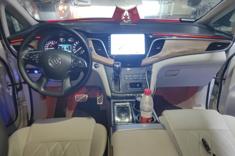 Used Buick GL8 2017 ES 28T Comfort Model China V Standard Center Console
