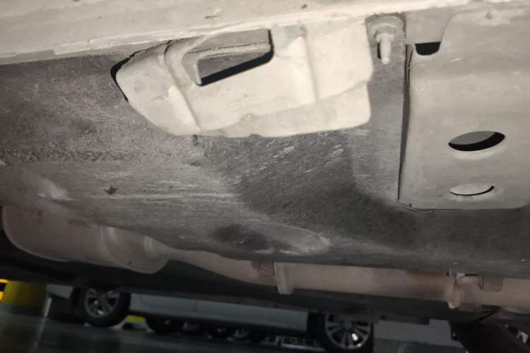 Used Buick GL8 2017 ES 28T Luxury Model China V Standard Chassis Front Right
