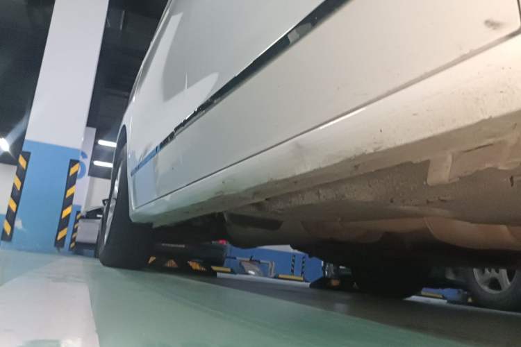 Used Buick GL8 2017 ES 28T Comfort Model China V Standard Chassis Front Right