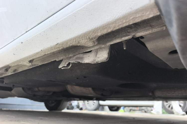 Used Buick GL8 2017 ES 28T Comfort Model China V Standard Chassis Front Right