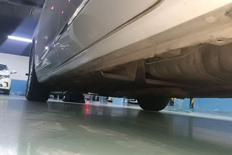 Used Buick GL8 2017 ES 28T Comfort Model China V Standard Chassis Rear Left