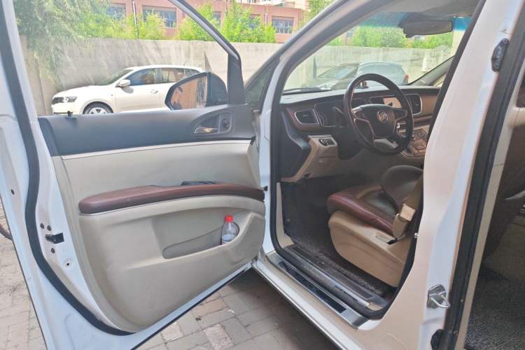 Used Buick GL8 2017 25S Comfort Version China V Standard Driver Seat