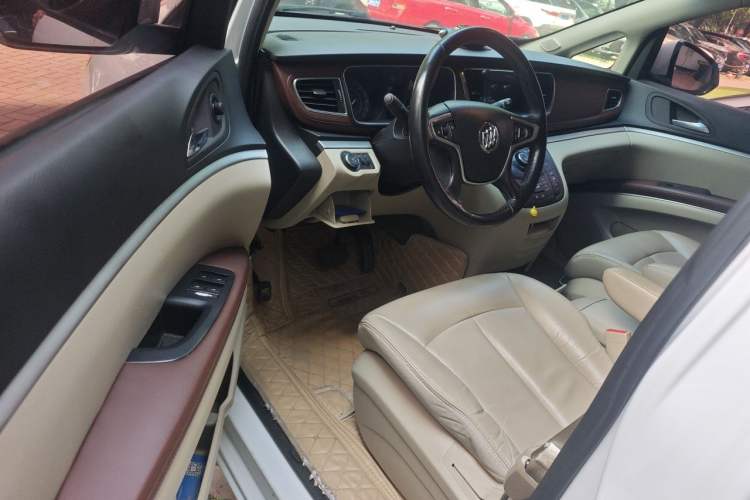 Used Buick GL8 2017 25S Luxury Version China V Standard Driver Seat