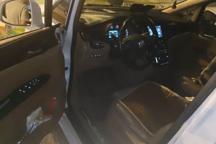 Used Buick GL8 2017 ES 28T Flagship Model China V Standard Driver Seat