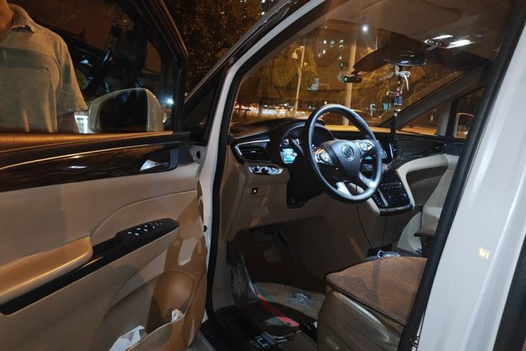 Used Buick GL8 2017 ES 28T Luxury Model China V Standard Driver Seat