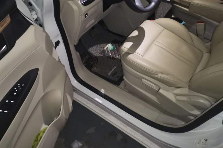 Used Buick GL8 2017 ES 28T Comfort Model China V Standard Driver Seat