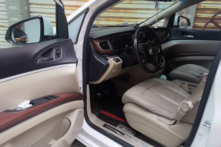 Used Buick GL8 2017 25S Prestige Version China V Standard Driver Seat