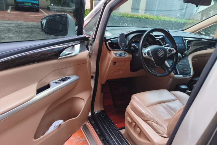 Used Buick GL8 2017 ES 28T Premium Version China V Standard Driver Seat