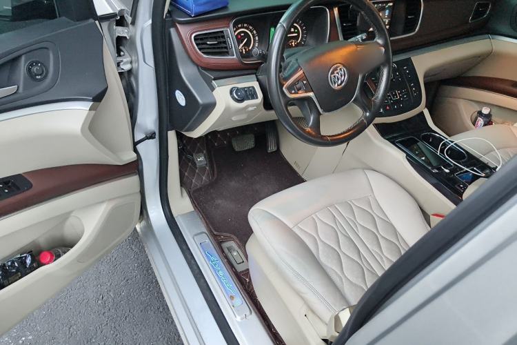 Used Buick GL8 2017 25S Prestige Version China V Standard Driver Seat