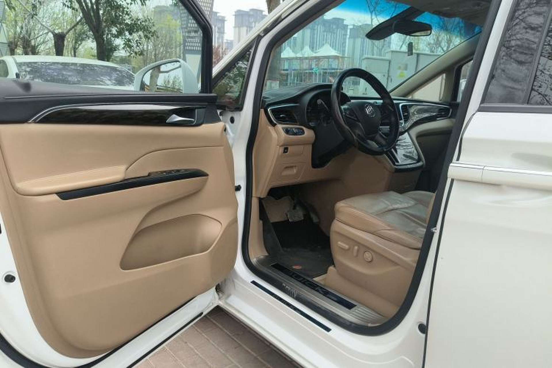Used Buick GL8 2017 ES 28T Luxury Model China V Standard Driver Seat